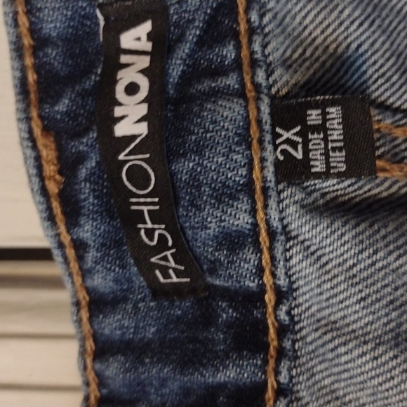 Jeans - Picture 3 of 3